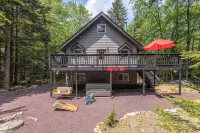 Chalet Lake Harmony Hot Tub Fireplace Pool Table Private Beach Walkable to Lake - Hytter