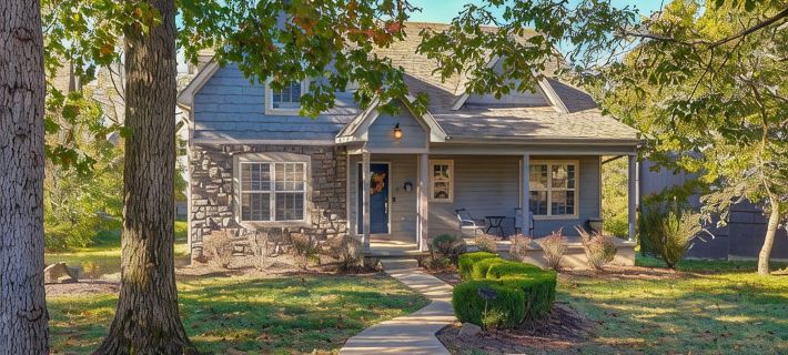 Cottage with 2 Pools, Splash Pad and Private Hot Tub Hotels in Ridgedale