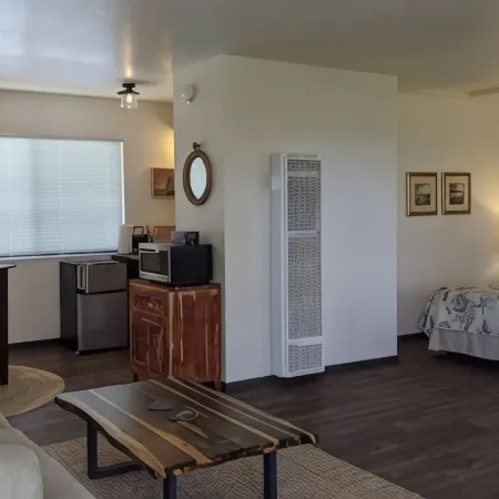 PEEK BAY/OCEAN VIEWS! WALK TO ALL!-500 sq.ft. King bed, full bath, Dog Friendly!