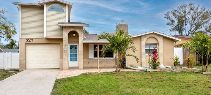 Poolside Paradise close to Clearwater 5br 2bath sleeps 12 with heated pool Hotels in Largo