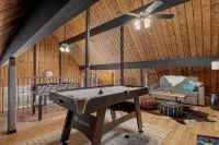 Log Cabin Perfect for Summer Activities, Near Lakes, Game Room - 4-Star