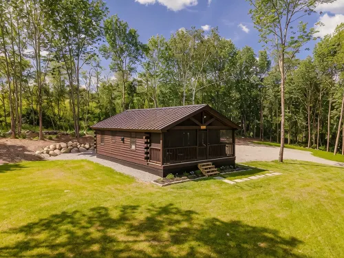 Cozy 2-Bedroom Cabin - 10 Minutes to Camden!