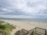 Cape Cod Loft - Near Beaches & Canal Ξενοδοχεία στην πόλη Bourne