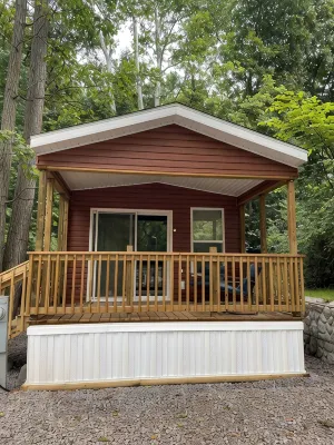 Creekside Cabin by The Ark