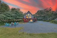 "Pocono Antilia" 7 BR Chalet Sleep 18 w/Hot Tub, Sauna & Game Room - Alppimaja