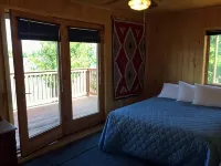 Waterfront 2 Br Cottage In Copper Harbor With Private Dock