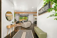 The Lagoon: 4 Bd Home. Pool, Jacuzzi, Waterslide, Home Theater & AC. Sleeps 17 - 4-Star