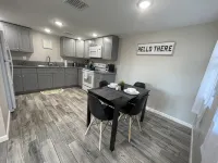 Cozy MidCentury • EntireApt 1-Bed/1-Bath - 4-نجوم