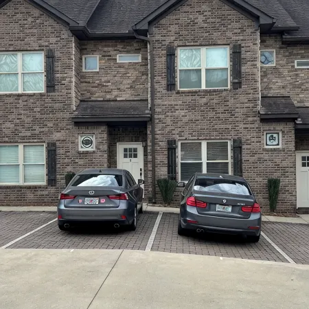 High End Townhouse 12 min walk to Campus and Downtown