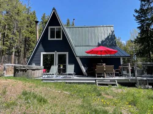 Mountain Bliss is a Quiet Mountain Retreat, Sleeps 6, Hot Tub, Pet Friendly
