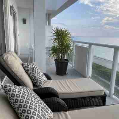 Penthouse Condo, with stunning ocean views Others