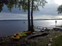 Unique Family Rental on Lake Champlain, NYLife is Good" Hotel di Champlain