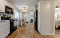 Betz Bungalow - Norton Shores - Homestays