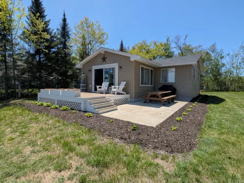 NEW! Renovated lakeside cottage with a private sandy beach. Great Location!