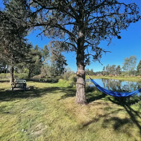 Lakefront Retreat. Saltwater Hot Tube, Dock,Kayaks and Fish Gear Included!
