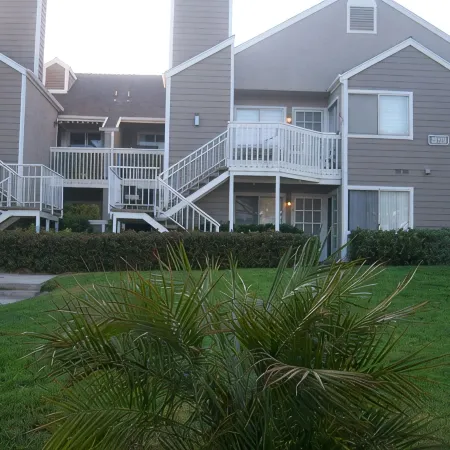 Breathtaking views & a minute stroll to monarch beach, restaurants,and shops.
