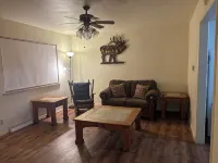 Cozy Corner 1401- West -Unit 2-bedroom apt in adorable La Junta with WiFi, AC ラ・フンタのホテル