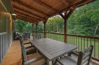 Modern Rustic Retreat ~Newly Built with Hot Tub and EV Charger, ~6mi to Ash Cave - 4 estrellas