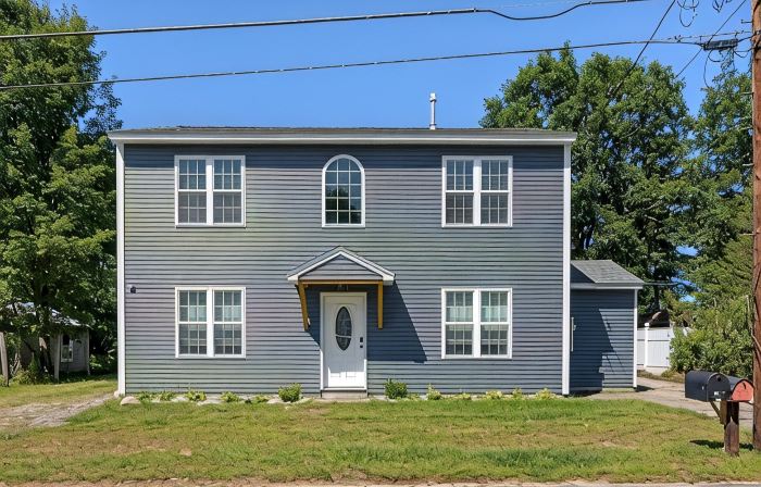Large Private Yard, 4Br Home, Walk to Town Center
