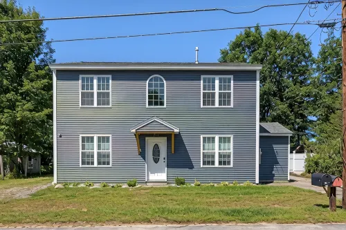 Large Private Yard, 4Br Home, Walk to Town Center
