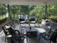Lake Hartwell water front with private dock, sleeps 15 - Homestays