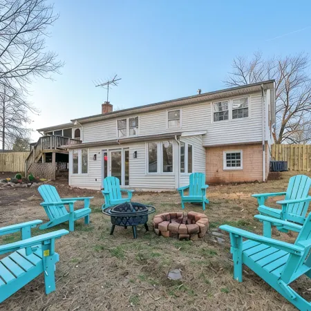 Luxury Home. Hot-tub, close to IAD & Hylton PAC.