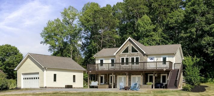 5 Bdrm Dog Friendly, Lake Access Getaway w/Playground, Fire Pit & More Hotels in Louisa County