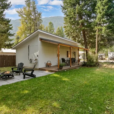 Hidden Gem Super Cute 2-Bedroom Cabin with WiFi, AC, Fire Pit in Hungry Horse