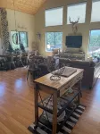 SPACIOUS High Country Lodge w/ Mnt Views! - Homestays