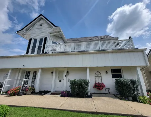 Large two floor 4-bedroom 2.5 bath apartment w AC, WiFi in downtown Glasgow KY