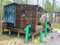 Fun little get away, perfect for one yet cozy for two “Hunter’s Hut” - 2-Star