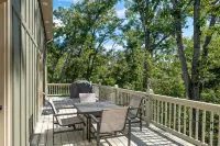 Duke's Place: New Massanutten Mountain Home with Flat Driveway and Quiet Street! - 4-Star