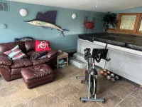 Comfy lake home  on the water mins from cp, sports force, downtown and the jet - Bungalows