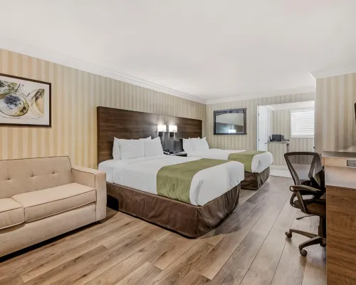 Quality Inn & Suites Anaheim Maingate Hotels near Anaheim Ice