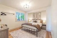 Modern Western Retreat Pet Friendly 4 bed 2 bath