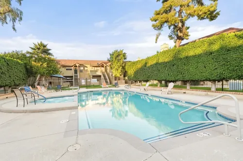 ~The Hidden Gem~ King Bed and Hot Tub!