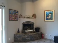 Casa de La Luz - 2 Br/2 BA Charming Santa Fe Home-1.6 Mile to Plaza-Pet Friendly - Jacuzzi