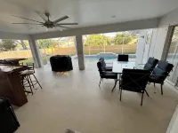 Spacious 4-bedroom pool house with WiFi and AC in charming Vero Beach - プール