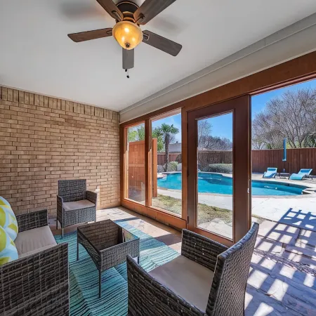 One Story House, King Beds, TV in all bedrooms, Desks, Grill and Pool.