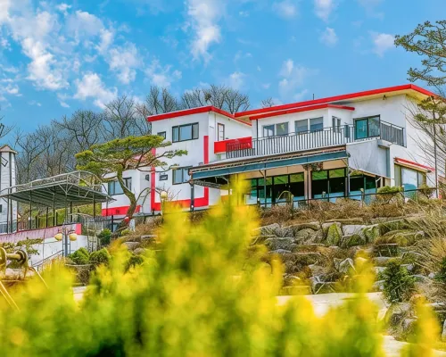 江華島奈裏蒙海灘膳宿旅館 鄰近阳水场的酒店