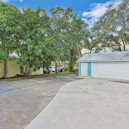 Private, charming home in downtown Stuart