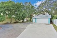 Private, charming home in downtown Stuart