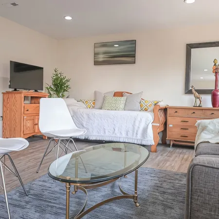 Convenient Bellevue 2 BR 2 Bath Lakeview House