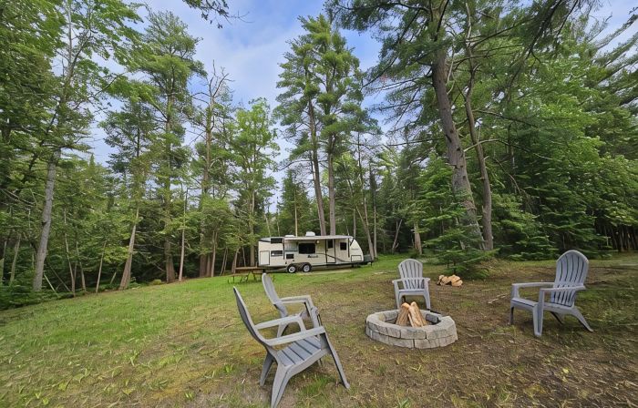 Cozy camping retreat on the banks of the beautiful AuSable River