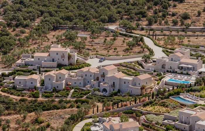 Bassa Maina Villas & Suites