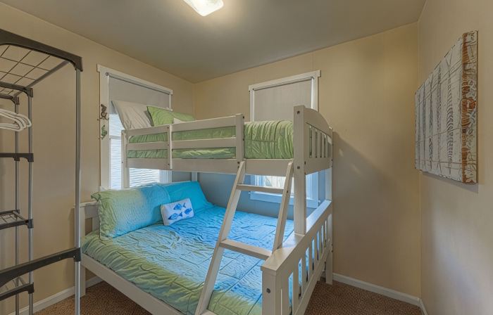MERMAID COTTAGE - 3 MINUTE WALK TO BEACH - VERY CHARMING & CLEAN!