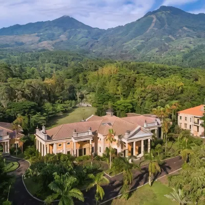 Kaliandra Eco Resort & Organic Farm Hotels in de buurt van Indonesia Safari Park II Prigen