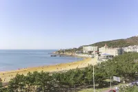 International Coastal Baths JunSao's Home Large Three-Bedroom Two-Bathroom Homestay (Huanhai Road) - Rooftop Pools