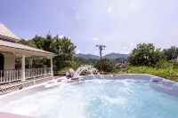 "STEPS TO BRYSON" - MTN VIEW, HOT TUB, FIREPIT, NEW REMODEL - WALK TO DOWNTOWN! - balcony