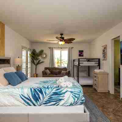 Tiki Oasis Rooms